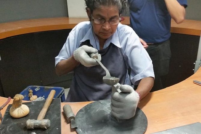 Batu Caves and Malaysian Crafts Tour from Kuala Lumpur - Batik printing center: art you can see, but know it is sales-heavy