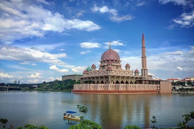 Batu Caves & Putrajaya Highlights: Landmarks & Botanical Garden - Batu Caves: Limestone Steps and a Hindu Shrine