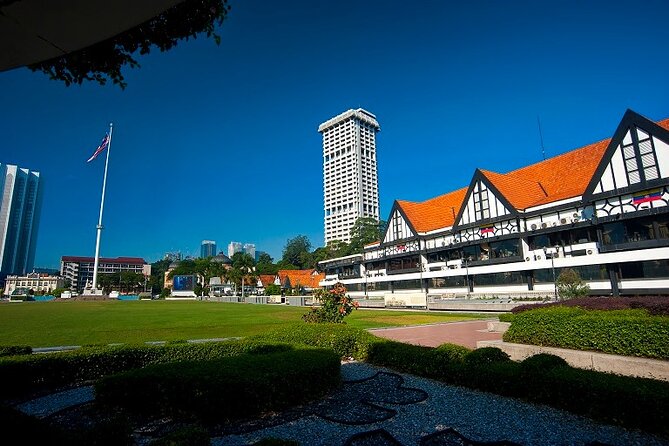 Best of Kuala Lumpur City Tour Including National Museum and National Monument - Kuala Lumpur Craft Complex and Cocoa Boutique: souvenirs with a theme