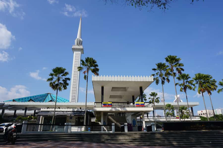 Best of Kuala Lumpur Tour with KL Tower & Batu Caves - Petronas Twin Towers Observation Desk Without the Headache