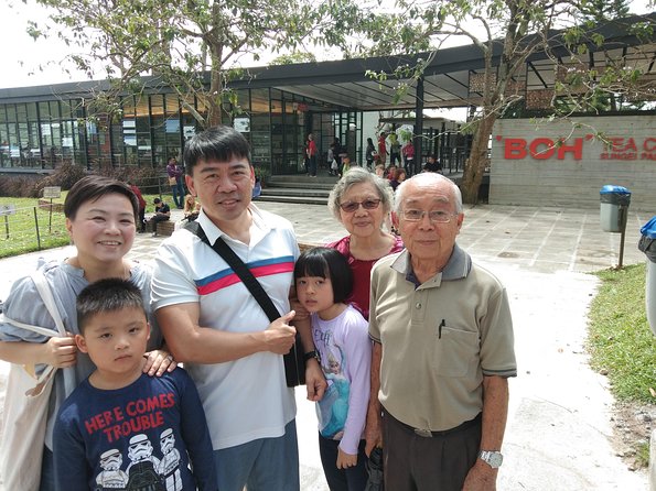 Cameron Highland Day Trip - Ee Feng Gu Bee Farm and honey shopping you can picture