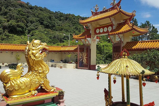 Cameron Highlands Full-Day Nature Tour - Sam Poh Temple: a peaceful hilltop break with views