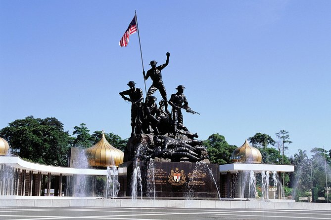 City and Batu Caves Tour - Petronas Twin Towers in 15 minutes: make it a smart viewing stop
