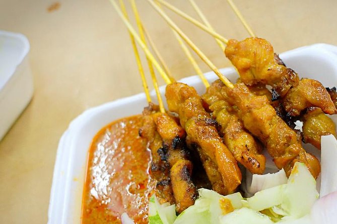 Eat Like a Local: Kuala Lumpur Hawker Center and Street Food Tour by Night - Why a Kuala Lumpur night tour feels easier than doing it solo