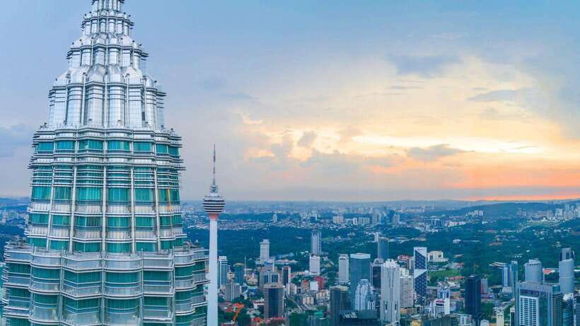From KLIA or Port Klang: Kuala Lumpur Transit Tour - Batu Caves: the 272 steps, the Murugan statue, and what to watch for