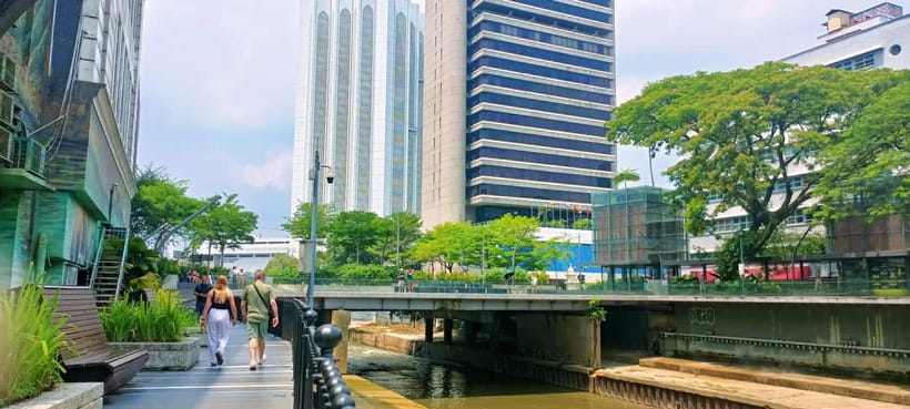 From Kuala Lumpur: City Tour with 21 Attractions - East Coast Batik factory: live art and something you can take home