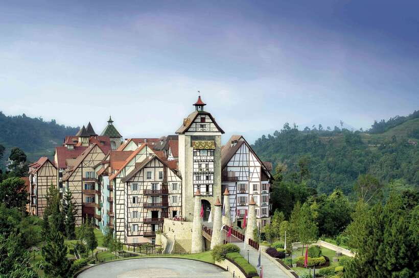 From Kuala Lumpur: Colmar Tropicale and Batu Caves Day Trip - Morning flow from Kuala Lumpur to Batu Caves and Bukit Tinggi