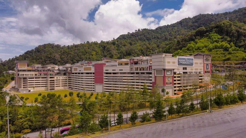 From Kuala Lumpur: Genting Highlands Day Tour & Gondola Ride - Skyway Awana to the resort: your time to shop and wander
