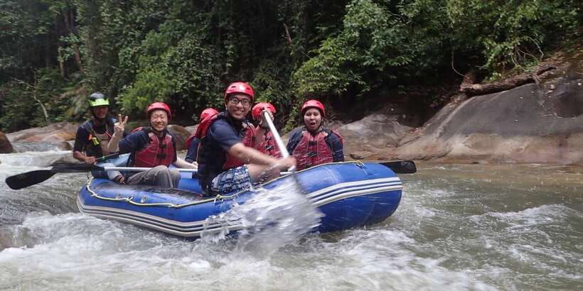 From Kuala Lumpur: Kampar River White Water Rafting - Gear, certificate, and photo support: what’s provided