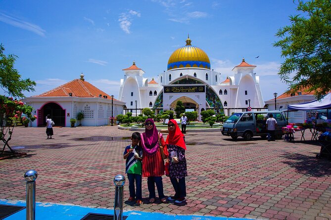 Full day in Malacca Historical Private Tour in Kuala Lumpur - Jonker Street walk: where lunch and shopping take over