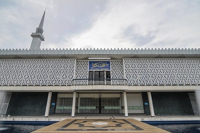 Full Day Kuala Lumpur City Tour with Petronas Twin Tower Tickets - Government Square and National Memorial Stops: What You’ll See (Quickly)