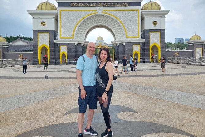 Full-Day Kuala Lumpur Sightseeing Tour - Free culture breaks that add real texture