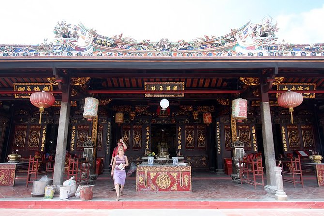 Full-Day Malacca City Tour - Jonker Street: colonial-era city life turns into snacks, textiles, and antiques