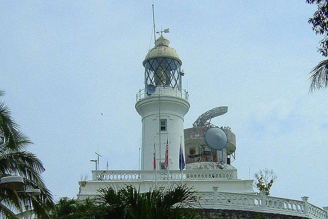 Full-Day Malacca City Tour from Kuala Lumpur - Cheng Hoon Teng Temple and Kampung Kling Mosque: the best kind of street contrast