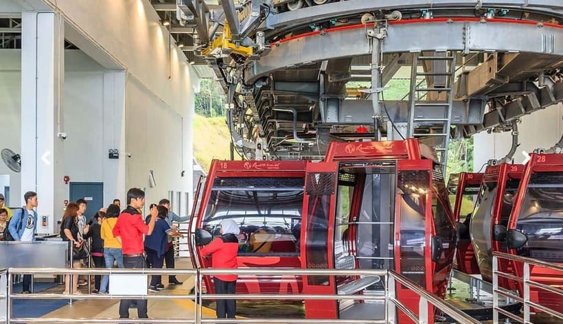 Genting Highland: Premium Outlets Cable Car - Arriving at SkyAvenue: From Gondola to Outlets and Hotels
