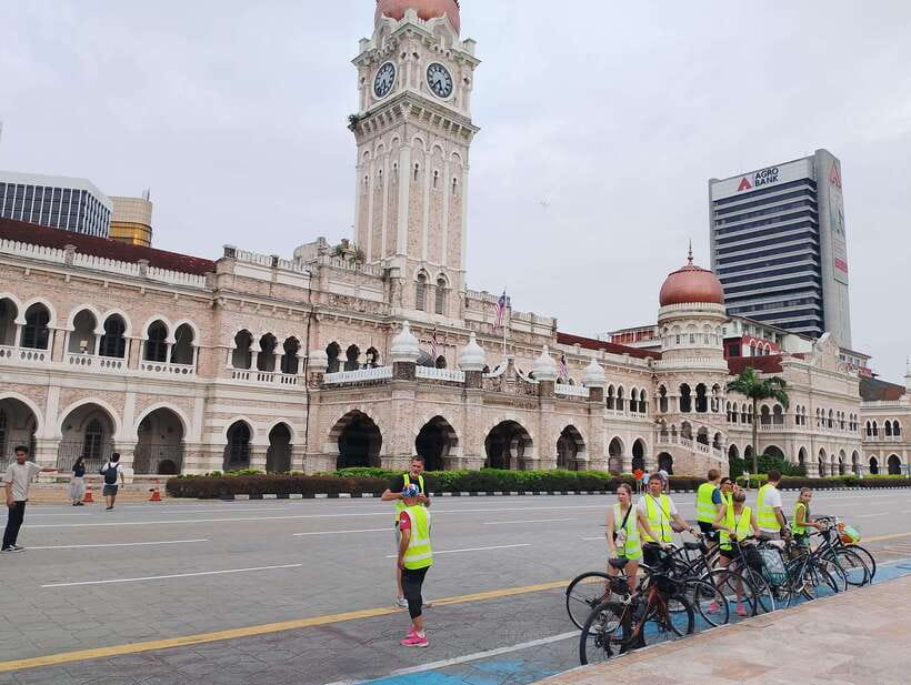 Hidden Kuala Lumpur: 4-Hour Bike Tour - Teh-Tarik, Local Bread-Making (When Available), and Food You Can Trust