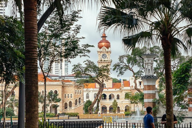 Highlights & Hidden Gems With Locals: Best of Kuala Lumpur Private Tour - Little India Meets Chinatown: Bazaar Streets + Temple Color