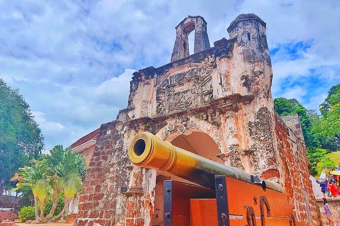 Historical Malacca Day Tour from Kuala Lumpur (Private Tour) - Jonker Street: Antiques, Textiles, Food, and Souvenirs Without the Waiting