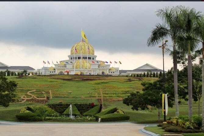 KL in a Day: 10-Hour Adventure Through the Heart of the City - Lake Gardens and royal photo points: gardens, monuments, and bridges