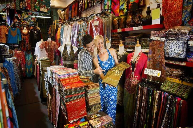 Kuala Lumpur: 4-Hour Authentic Local Markets & Event Tour - Guide power: how strong hosts make the night feel easy