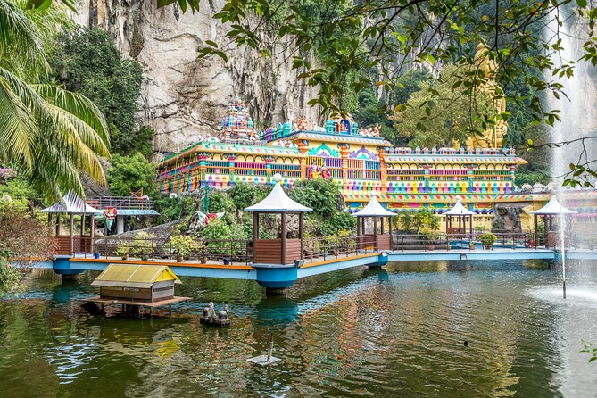 Kuala Lumpur Airport Transit Tour - Mosques, palaces, and a fast heritage sampler