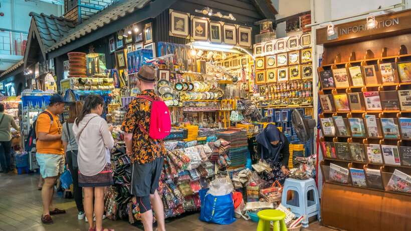 Kuala Lumpur: Batu Caves & Historic Buildings Tour - Getting picked up, staying comfortable, and using WhatsApp