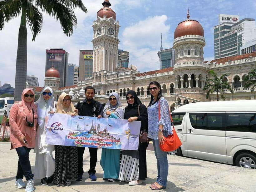 Kuala Lumpur: Batu Caves, Thean Hou Temple & National Mosque - National Mosque (Masjid Negara): the blue dome, 73-meter minaret, and calm prayer halls