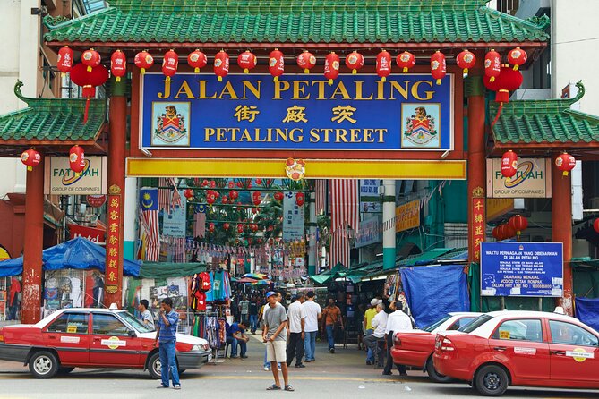 Kuala Lumpur City & Batu Caves Temple Private Tour - Thean Hou Temple: Chinese temple architecture with a big viewpoint