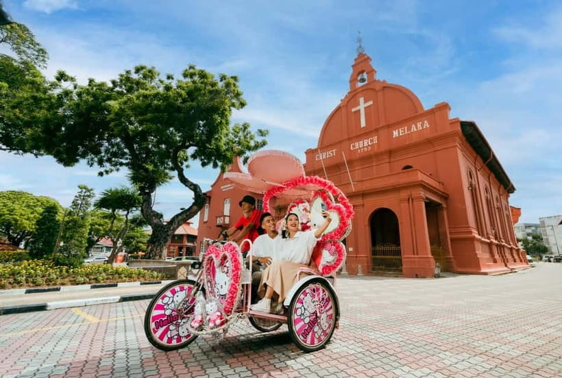 Kuala Lumpur: City Highlights, Batu Caves, and Malacca Tour - Kuala Lumpur City Highlights: Twin Towers, National Mosque, and the Central Photo Route