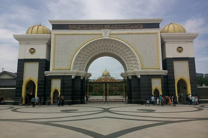 Kuala Lumpur City Tour Full Day 8 hours - Jamek Mosque, The River of Life, and the Textile Museum
