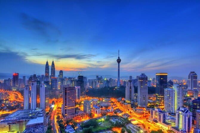 Kuala Lumpur City Tour with 21 Attraction (Private) - National Mosque and Perdana Botanical Garden: faith meets calm breaks