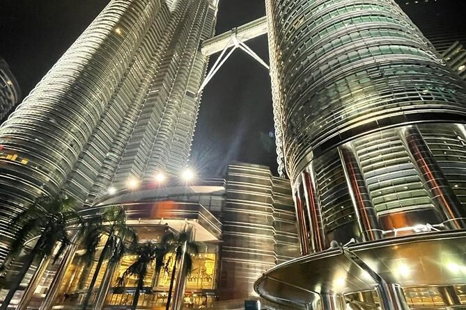 Kuala Lumpur City Tour with Petronas Twin Tower Admission Ticket - National Monument, Sultan Abdul Samad Building, and Dataran Merdeka