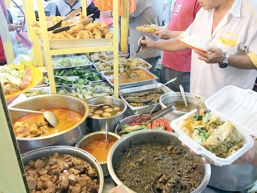 Kuala Lumpur: Evening Food Tour by Bike - Starting in Desa Pandan: The Ride Begins Before You Eat