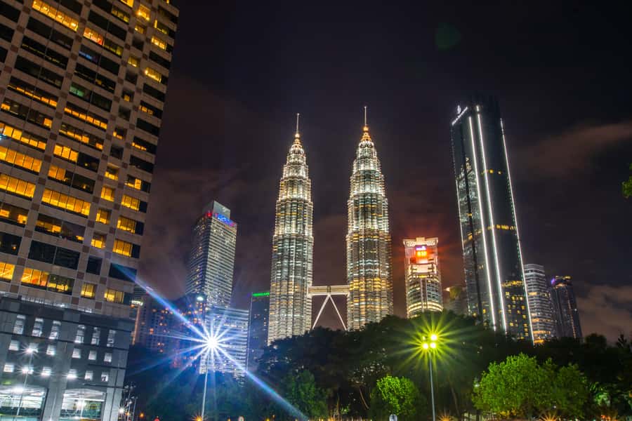Kuala Lumpur: Evening Tour with Kuala Lumpur Tower Tickets - Guan Di Temple and Sri Maha Mariamman: Two Faiths, One Night Route