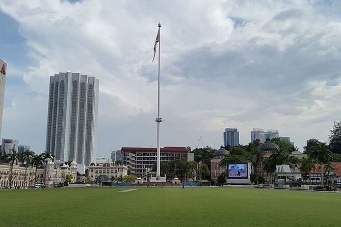 Kuala Lumpur Full Day Private Tour with 24 spots Of Wonders - Pickup Comfort, Chauffeur Skills, and Keeping Your Day Under Control