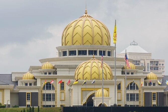 Kuala Lumpur Full Day Private Tour with 24 spots Of Wonders - Batu Caves: Iconic Caves and the Temple Experience