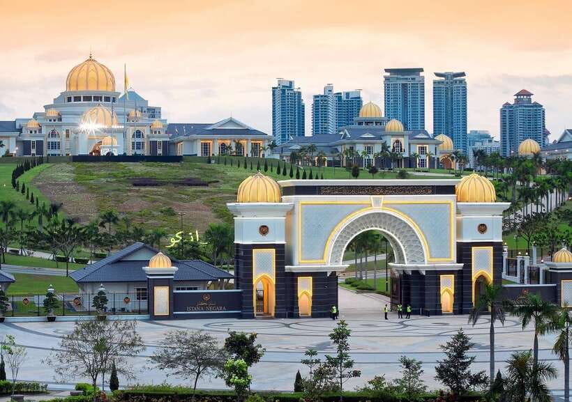 Kuala Lumpur: Half Day Group City Highlights Tour - Merdeka Square: Independence Square at Street Level