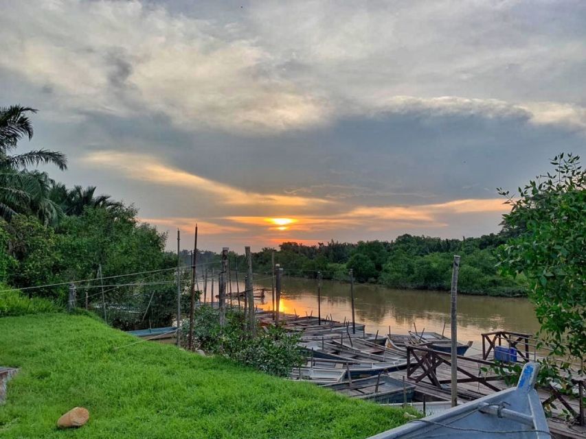 Kuala Lumpur: Kuala Selangor Fireflies and Blue Tears Tour - Guide Quality and Group Pace: Why It Feels Smooth