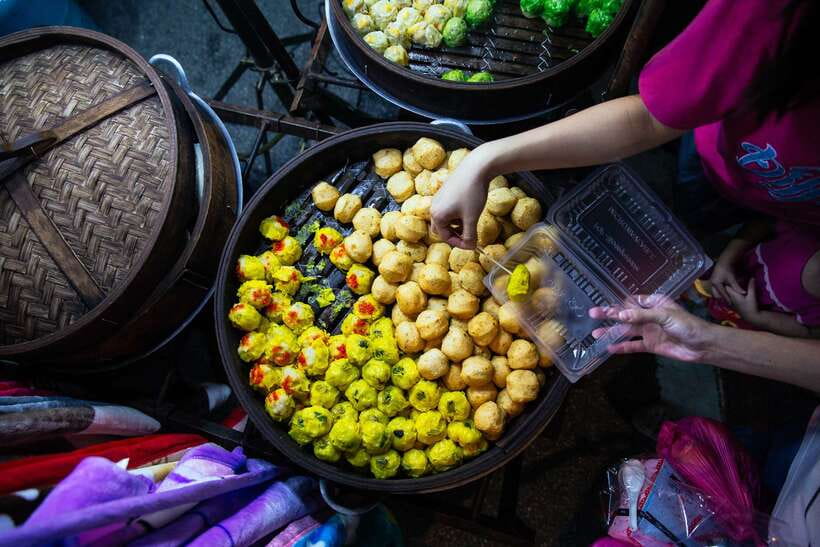 Kuala Lumpur: Local Street Food Night Tour - Meeting at LOT 10: Easy start, good momentum