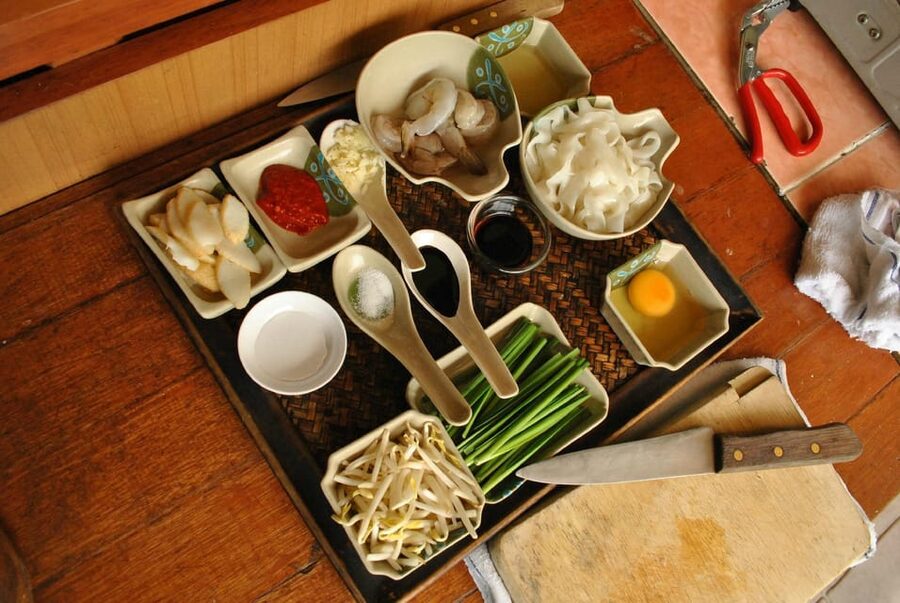 Kuala Lumpur: Malaysian Cooking Class with Market Tour - Cooking the traditional way: Ana’s philosophy and Saadiah’s storytelling