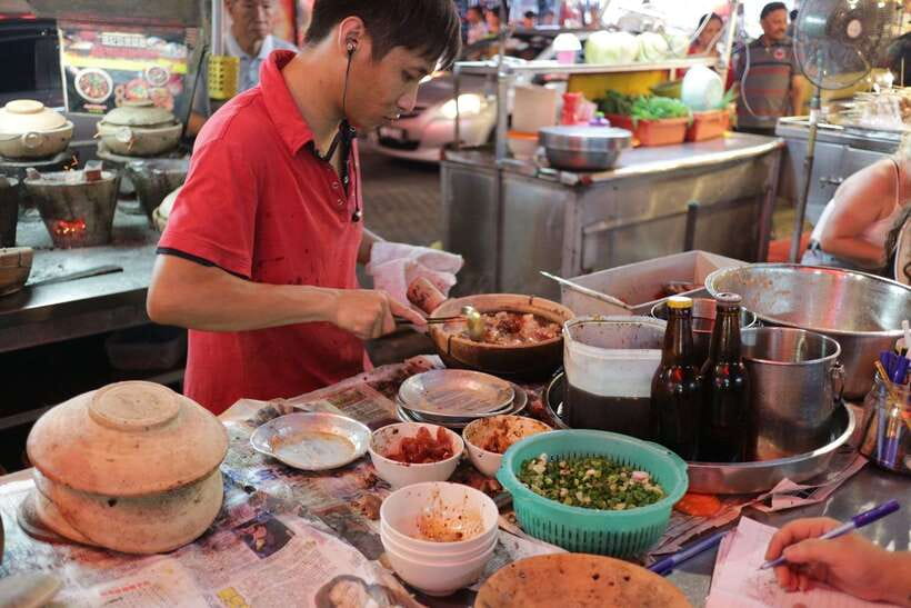 Kuala Lumpur: Nightlife Street Food Tour with 6 Tastings - MRT Transition: From Food Hall to Sri Maha Mariamman Temple