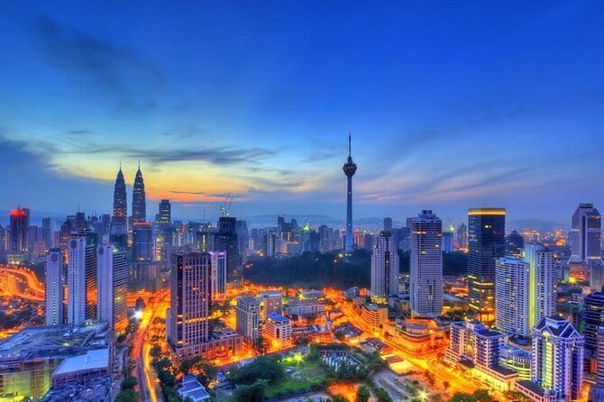 Kuala Lumpur: Nightlife Walking Tour with Local Guide - Petronas Towers Photo Moment, Then KLCC Park Finish
