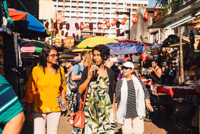 Kuala Lumpur: Private Food Tour – 10 Tastings with Locals - Guan Di Temple And Sri Mahamariamman Temple: Food With Context, Not Just Stops