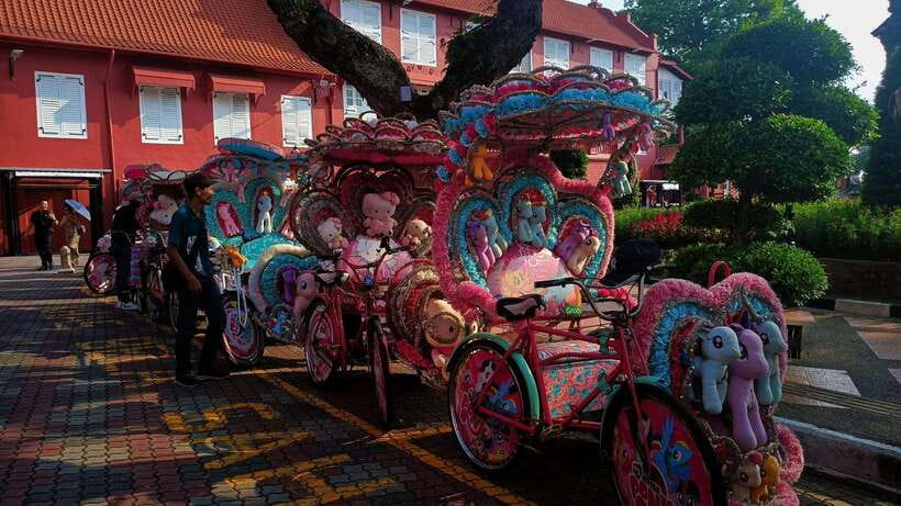 Kuala Lumpur: Private Malacca Night Tour w/Cruise & Trishaw - Jonker Street and Chinatown at night: where the city gets human