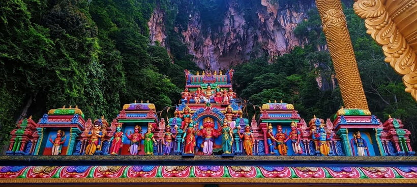 Kuala Lumpur, Putrajaya & Batu Caves Tour - Batu Caves: Temple rules, the 272-step climb, and the Lord Murugan moment