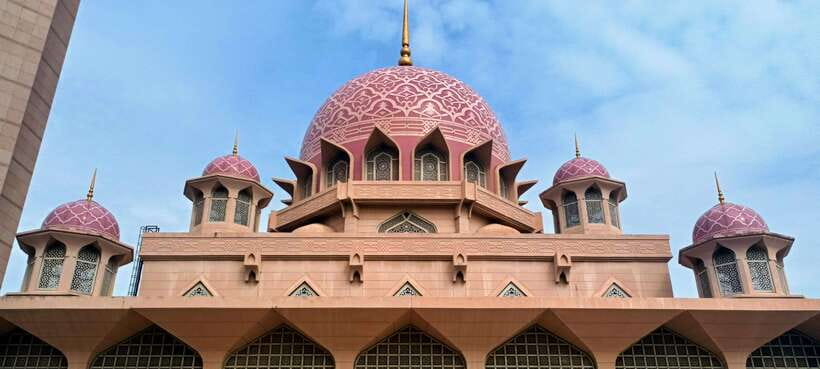 Kuala Lumpur: Putrajaya Tour with Traditional Boat Cruise - Putra Square first: where the city’s big plan becomes visible