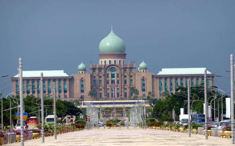 Kuala Lumpur: Putrajaya Tour with Traditional Boat Cruise - Palace of Justice / Mahkamah Persekutuan: architecture with legal weight