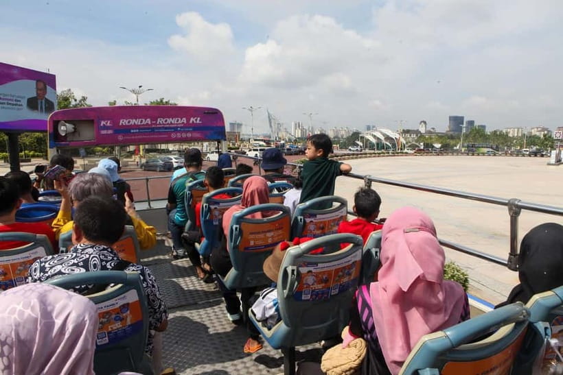 Kuala Lumpur: Ronda Hop-On Hop-Off City Sightseeing Bus Pass - City Route stops: KLCC, Bukit Bintang, and the skyline you came for