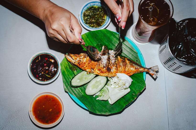 Kuala Lumpur: Sambal Street Food Tour with 15+ Tastings - Cendol With Durian and Kampung Baru Sweet Street Snacks