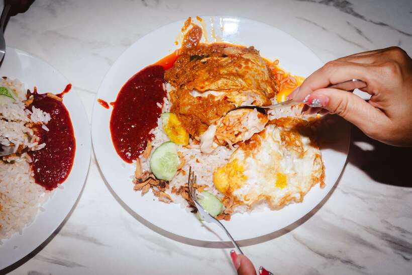 Kuala Lumpur: Sambal Street Food Tour with 15+ Tastings - Pacing, Hygiene, and Spice Control With a Small Group